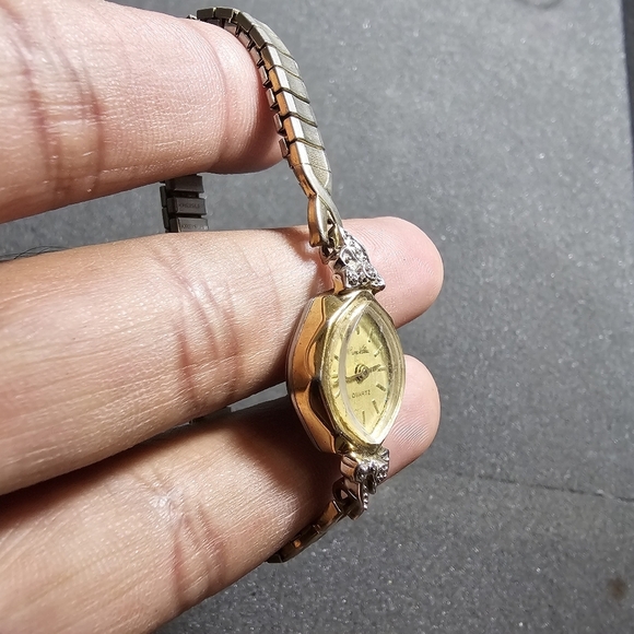 Vintage Pierre Vallee Cockatil Watch Gold Tone Not Working For Parts Or Repair s - Picture 8 of 8